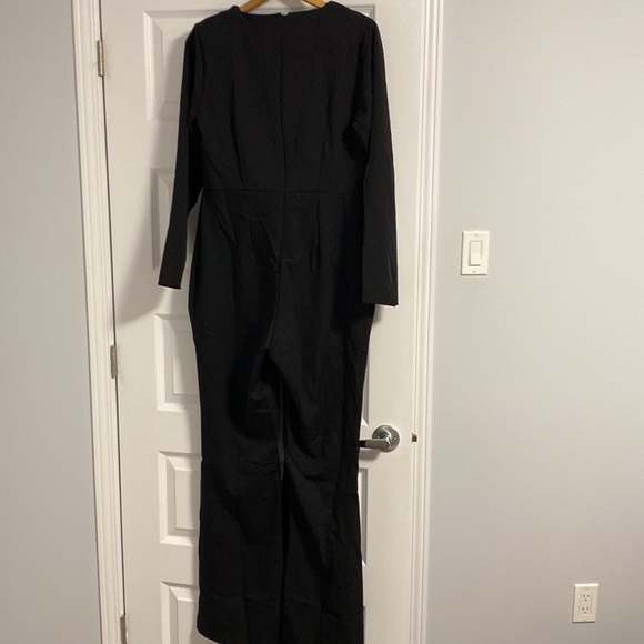 Jumpsuit Regular size 10 Black 3/4 sleeve, v neck plain pattern. - Picture 5 of 5